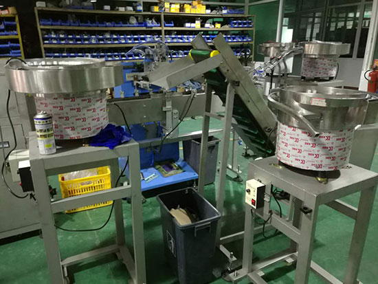 灌裝旋蓋一體機(jī)