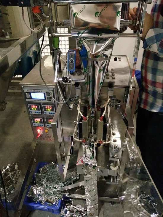 液體自動(dòng)包裝機(jī)